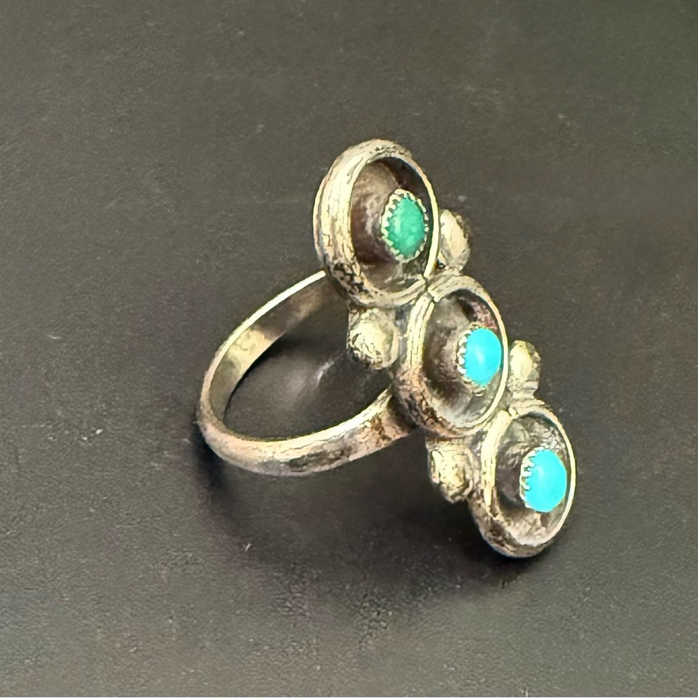 Vintage Unsigned Zuni Native American 3-Row Green Blue Turquoise Ring Size 6 4g. - Picture 3 of 14